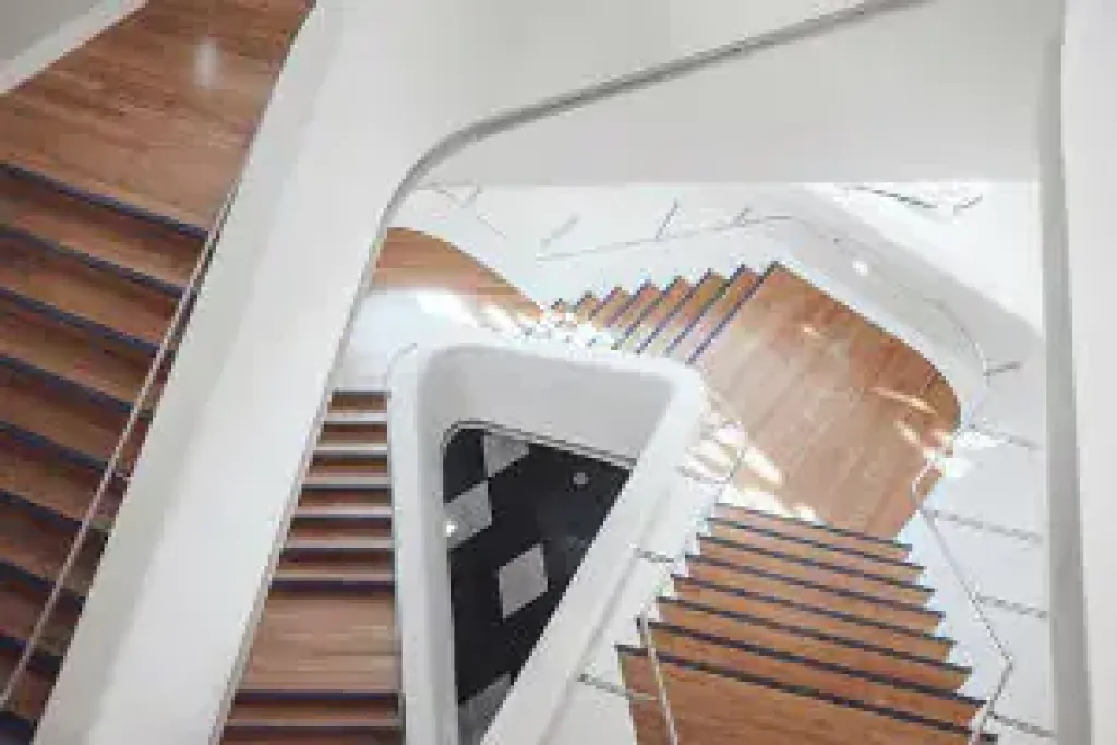 Votre menuisier à Mazamet est spécialisé en recouvrements d’escaliers